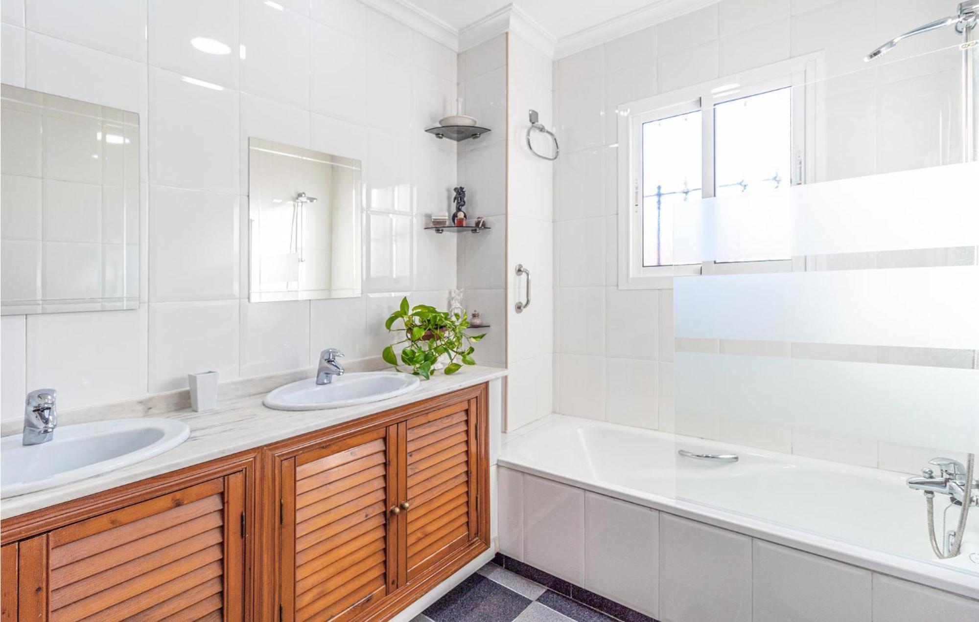 Stunning Home In Mlaga With 2 Bedrooms And Wifi Malaga Luaran gambar
